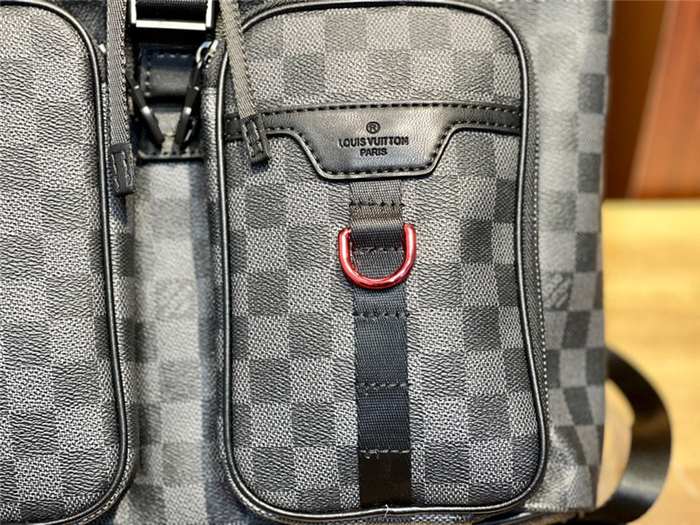 Louis-Vuitton_backpack_Black-Grey_Louis-Vuitton-Damier-Graphite-Canvas-Backpack-with-Red-Interior_backpack_004