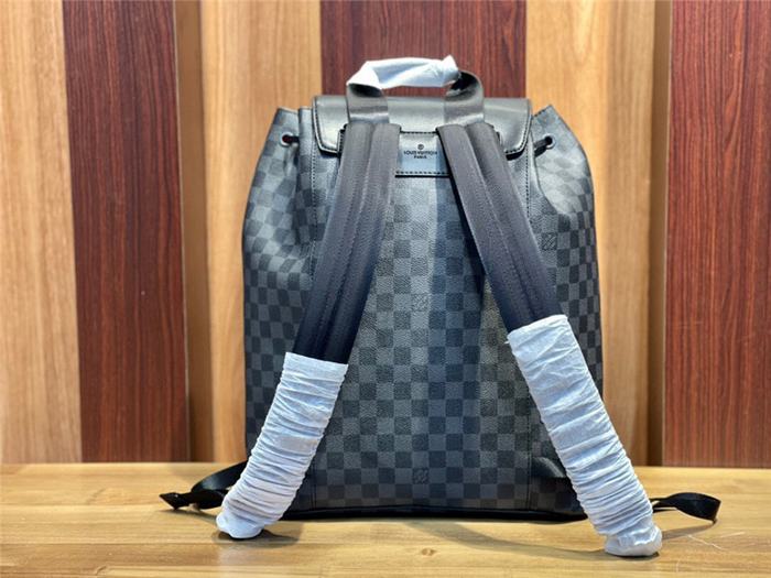 Louis-Vuitton_backpack_Black-Grey_Louis-Vuitton-Damier-Graphite-Canvas-Backpack-with-Red-Interior_backpack_006