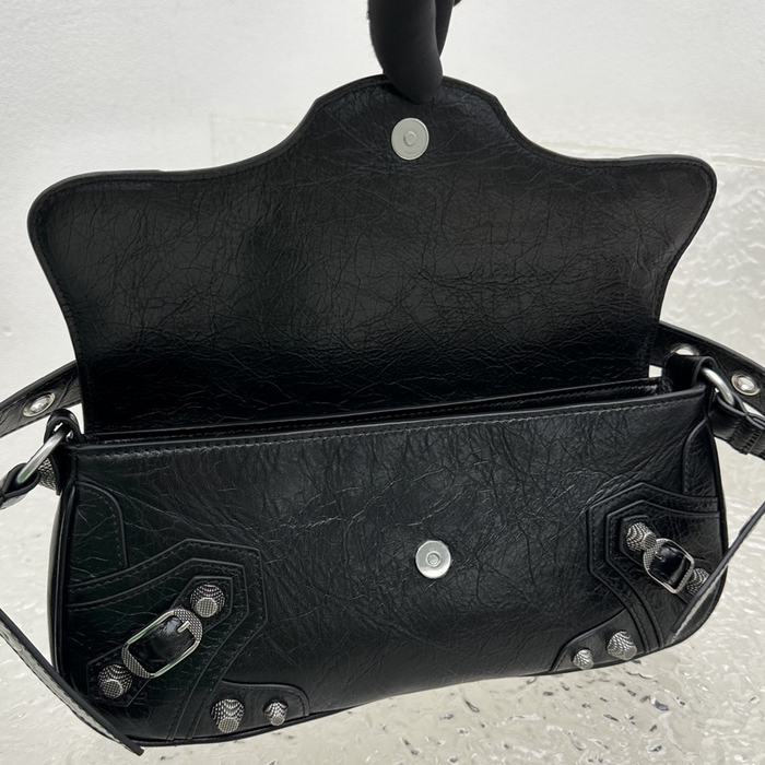 Balenciaga bags yupoo Balenciaga  𝐋𝐞 𝐂𝐚𝐠𝐨𝐥𝐞 𝐒𝐥𝐢𝐧𝐠 𝐁𝐚𝐠 8204