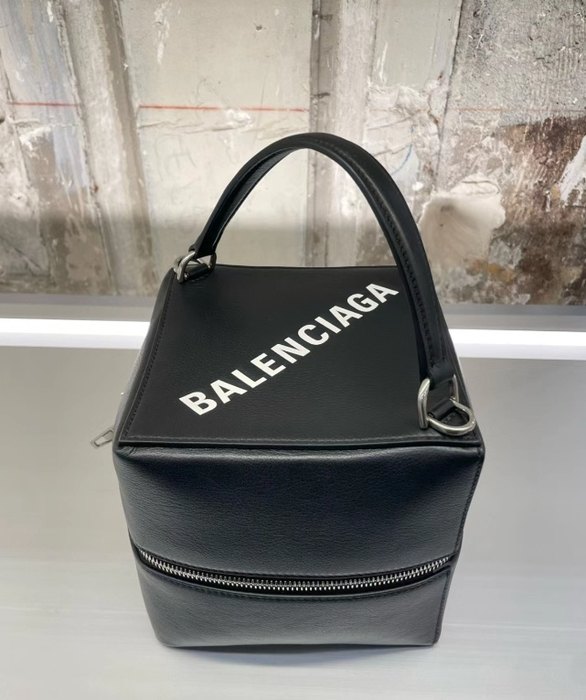 Balenciaga bags yupoo Balenciaga  crossbody bag 6B09