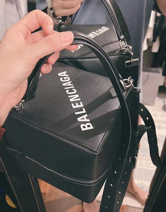 Balenciaga bags yupoo Balenciaga  crossbody bag 6B09