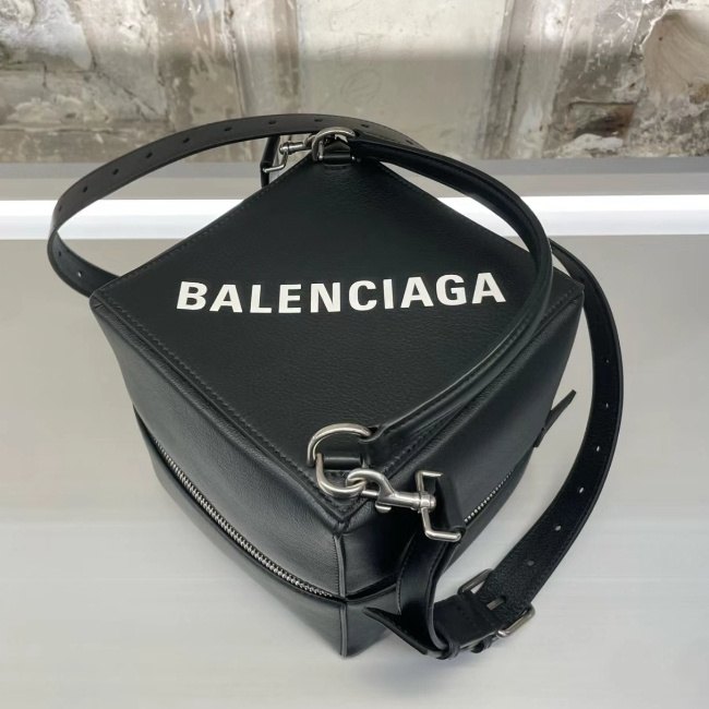 Balenciaga bags yupoo Balenciaga  crossbody bag 6B09