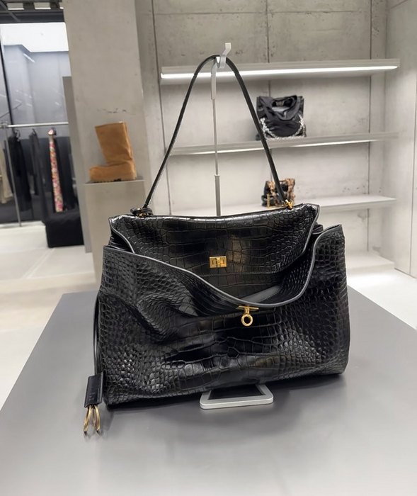 Balenciaga bags yupoo Balenciaga  crossbody bag C26A