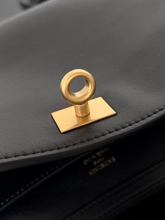 Balenciaga erewhon bag