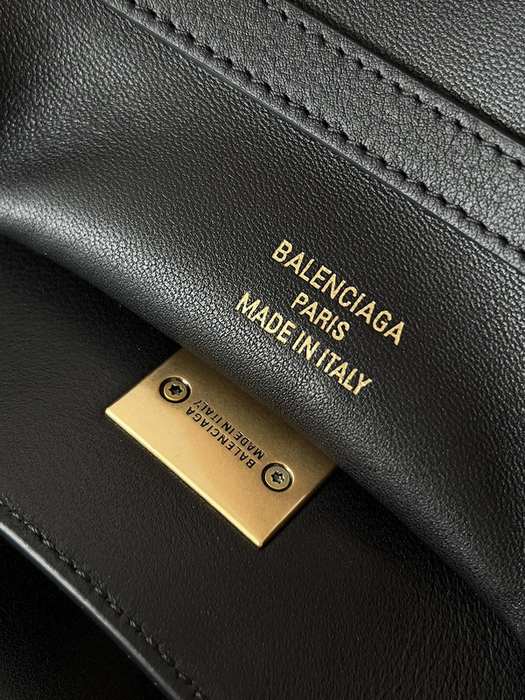 Balenciaga erewhon bag