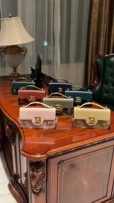 Balmain bag size23148cm