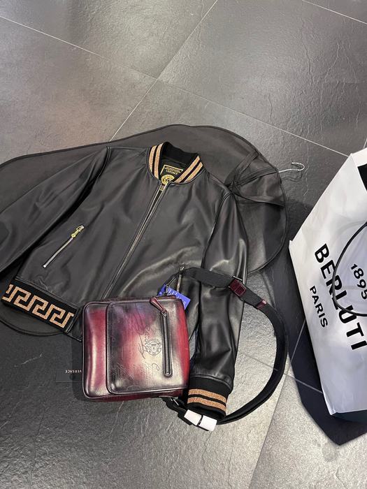 Berluti Tote bag with stylish features Burgundy 01A