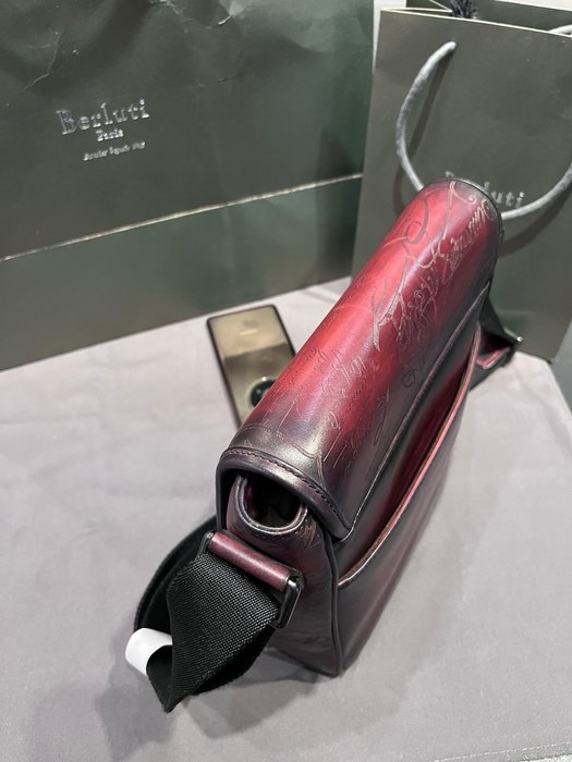 Berluti Tote bag with stylish features Burgundy 01A