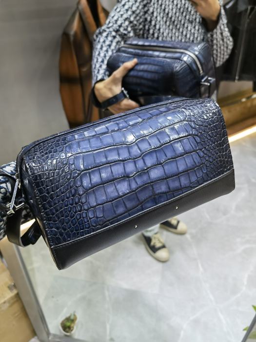 Berluti Tote bag with stylish traits Navy 01A