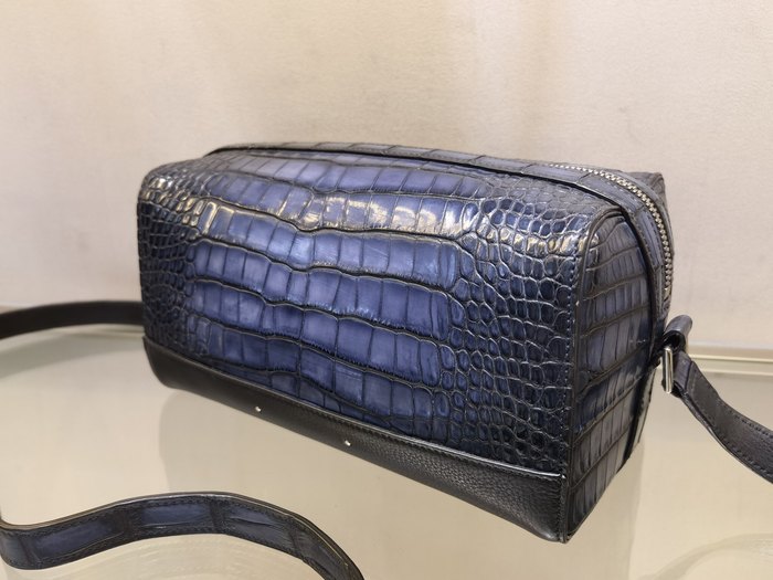 Berluti Tote bag with stylish traits Navy 01A