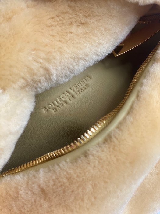 Bottega Veneta Soft Tote with unique shape Beige 01A