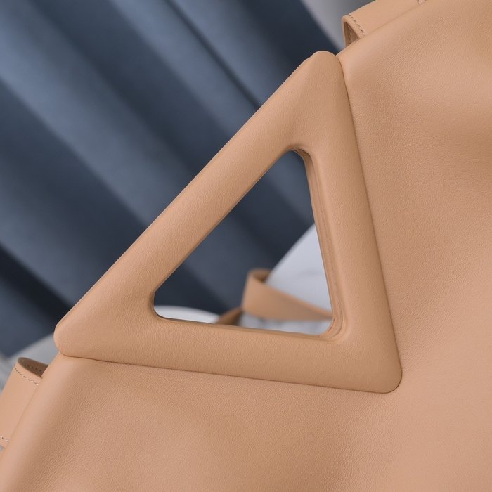 Bottega Veneta Spacious Tote with Minimalist Design Tan 01A