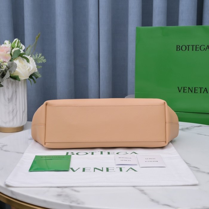 Bottega Veneta Spacious Tote with Minimalist Design Tan 01A