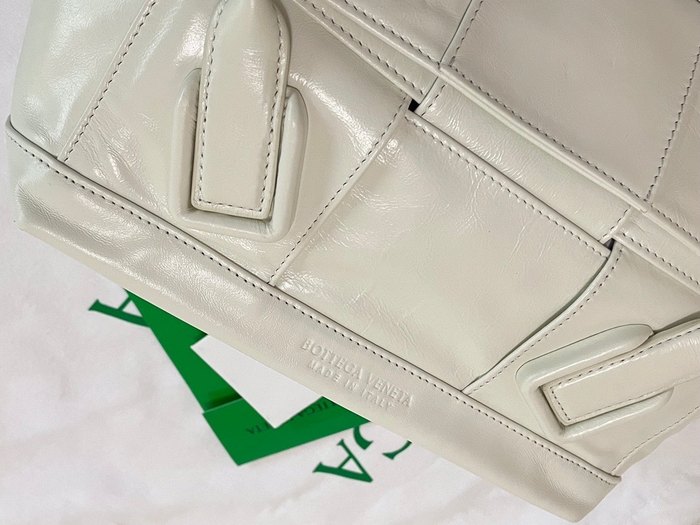 Bottega Veneta Structured Tote White 01A