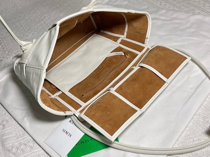 Bottega Veneta Structured Tote White 01A