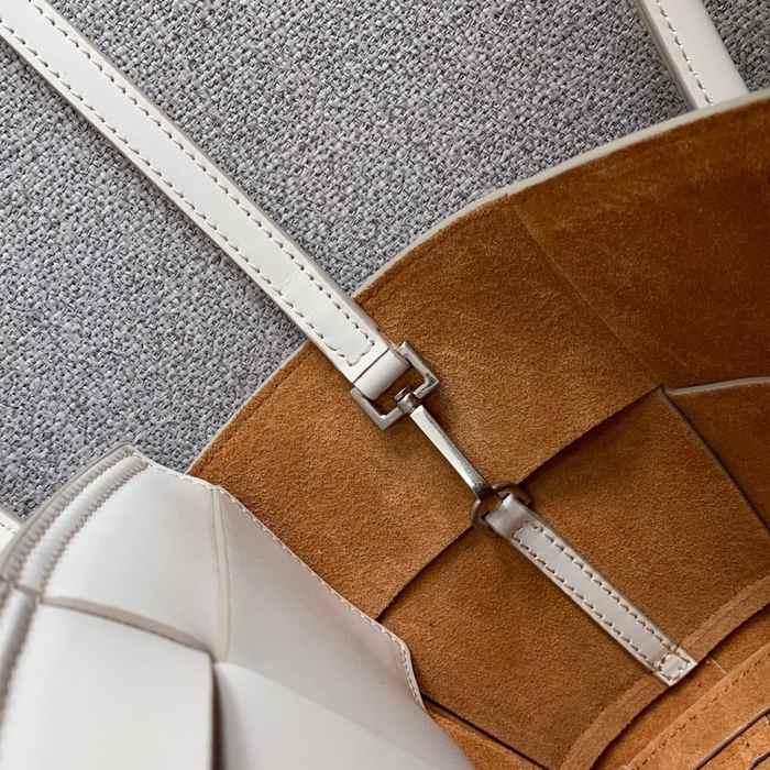 Bottega Veneta Stylish Tote Beige 01A