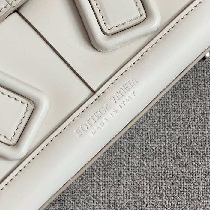 Bottega Veneta Stylish Tote Beige 01A