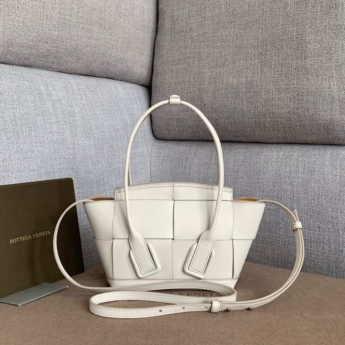 Bottega Veneta Stylish Tote Beige 01A