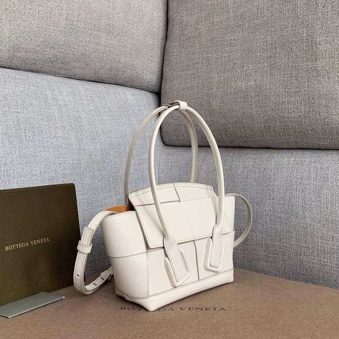 Bottega Veneta Stylish Tote Beige 01A