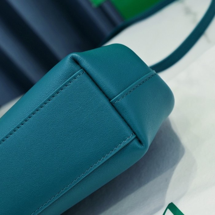 Bottega Veneta Stylish Tote Blue 01A