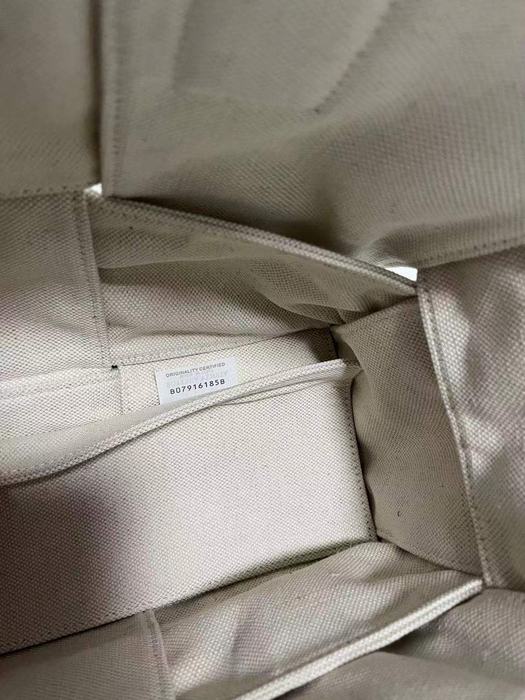 Bottega Veneta Tote bag with elegant design Beige 01A