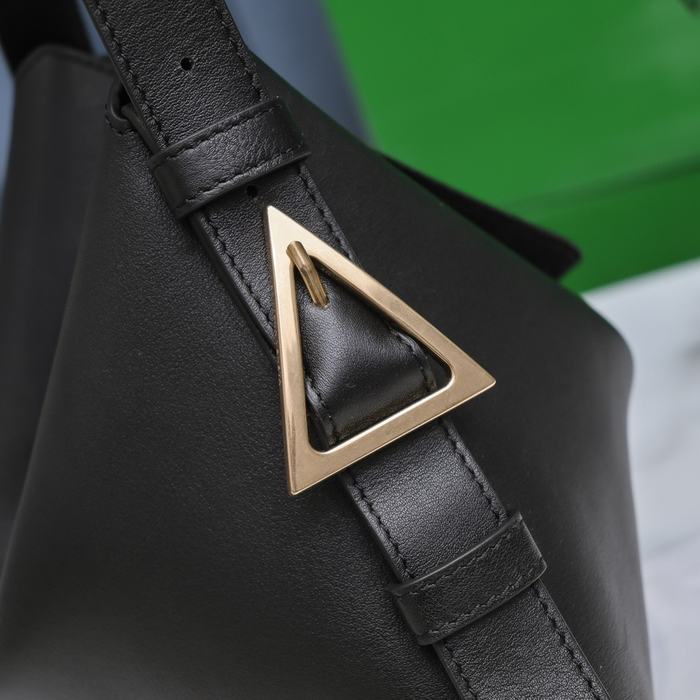 Bottega Veneta Tote bag with elegant design Black 01A