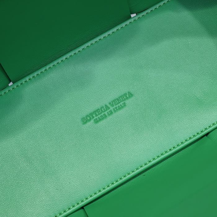 Bottega Veneta Tote bag with sleek design Green 01A