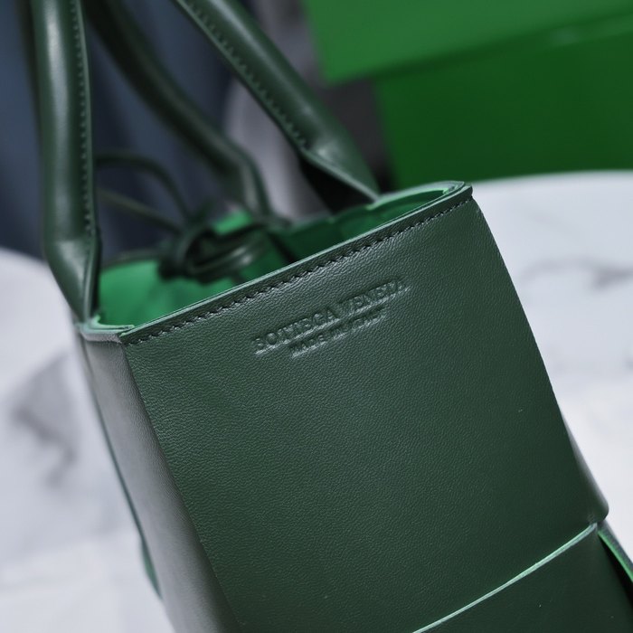 Bottega Veneta Tote bag with sleek design Green 01A