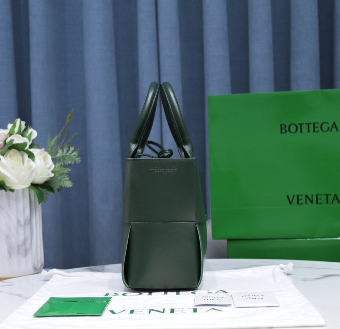 Bottega Veneta Tote bag with sleek design Green 01A