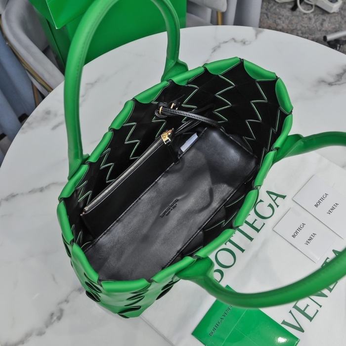 Bottega Veneta Tote bag with structured design Green 01A