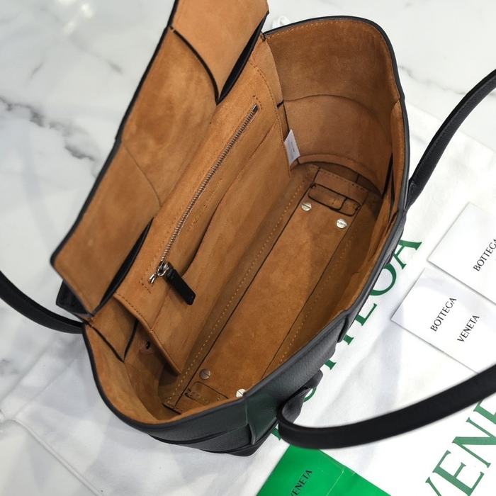 Bottega Veneta Tote bag with stylish traits Black 01A