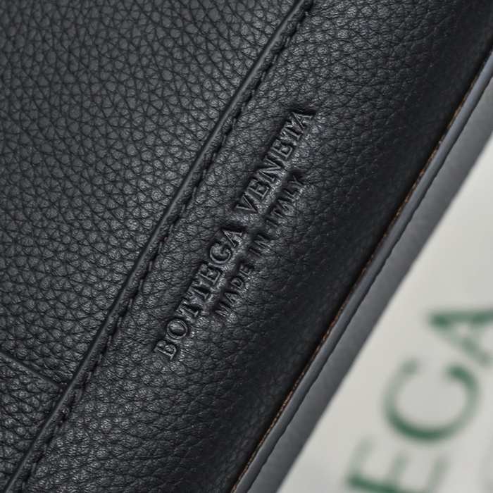 Bottega Veneta Tote bag with stylish traits Black 01A