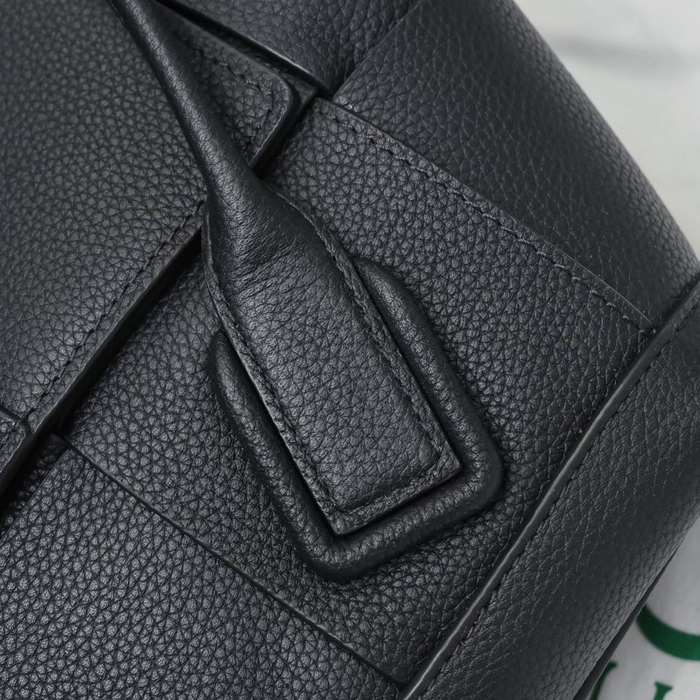 Bottega Veneta Tote bag with stylish traits Black 01A