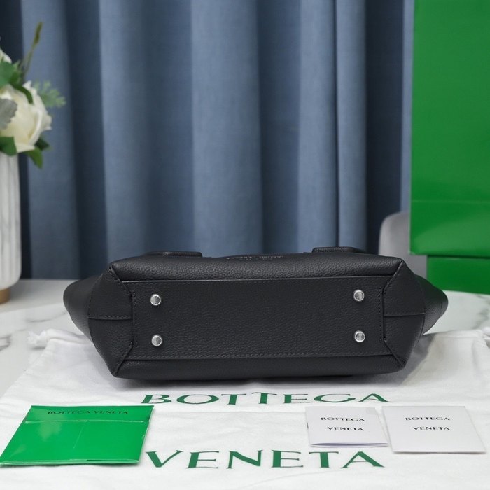 Bottega Veneta Tote bag with stylish traits Black 01A