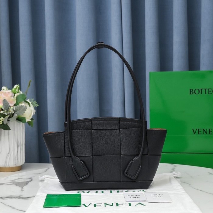 Bottega Veneta Tote bag with stylish traits Black 01A