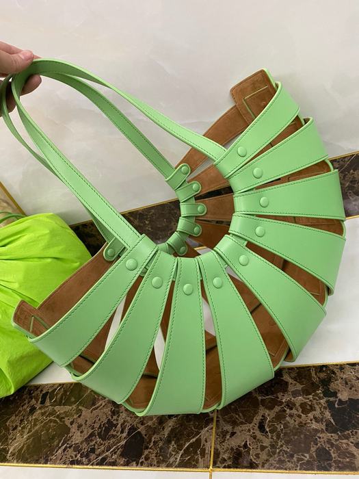 Bottega Veneta Tote bag with unique cutout design Green 01A