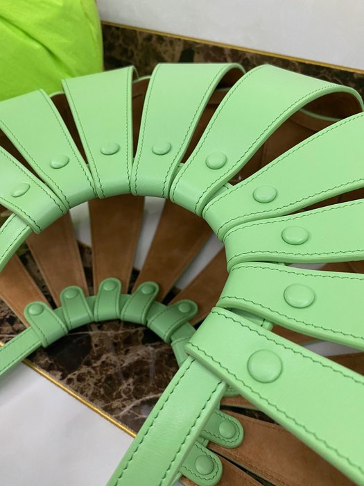 Bottega Veneta Tote bag with unique cutout design Green 01A