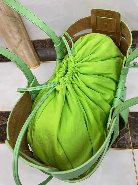 Bottega Veneta Tote bag with unique cutout design Green 01A