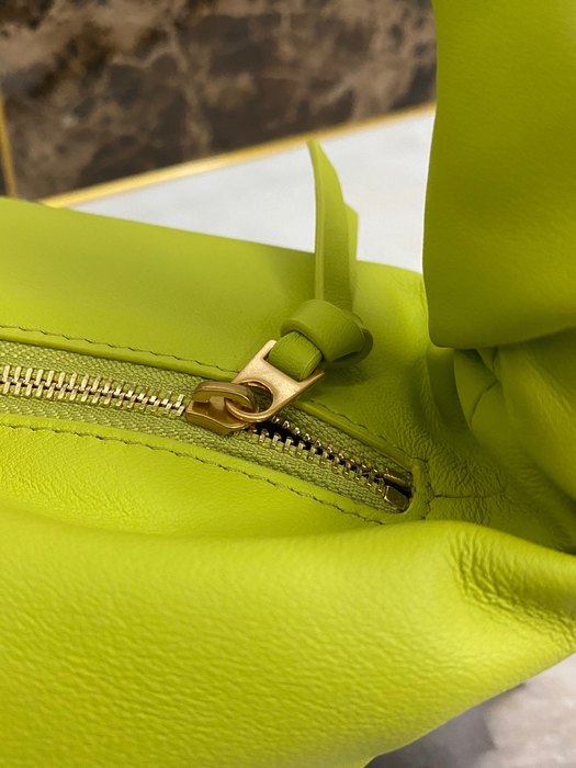 Bottega Veneta Tote bag with unique design elements Green 01A