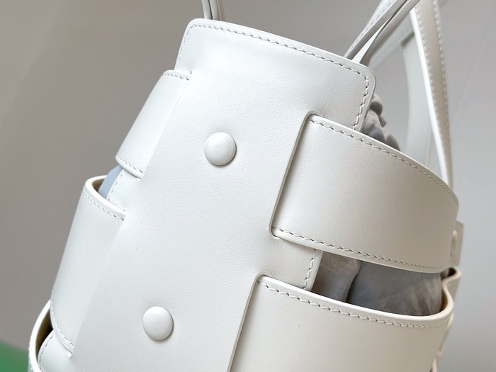 Bottega Veneta Tote bag with unique design traits White 01A