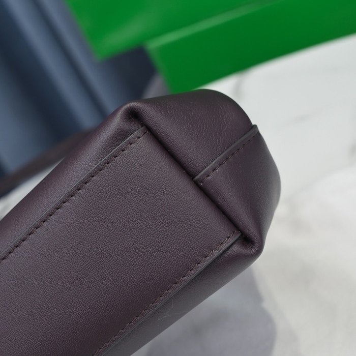 Bottega Veneta Tote bag with unique shape Black 01A