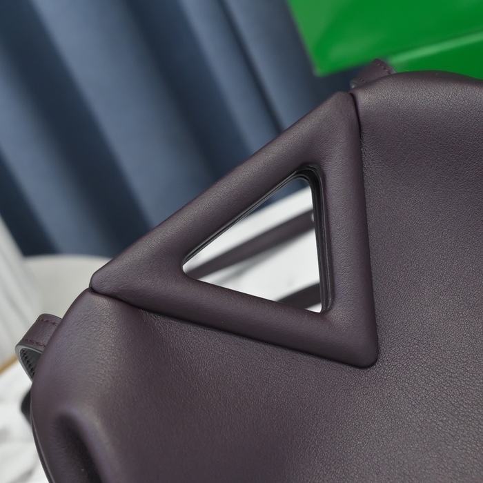 Bottega Veneta Tote bag with unique shape Black 01A