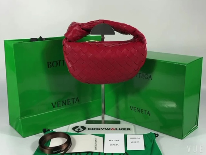 Bottega Veneta Tote bag with unique styling traits Red 01A