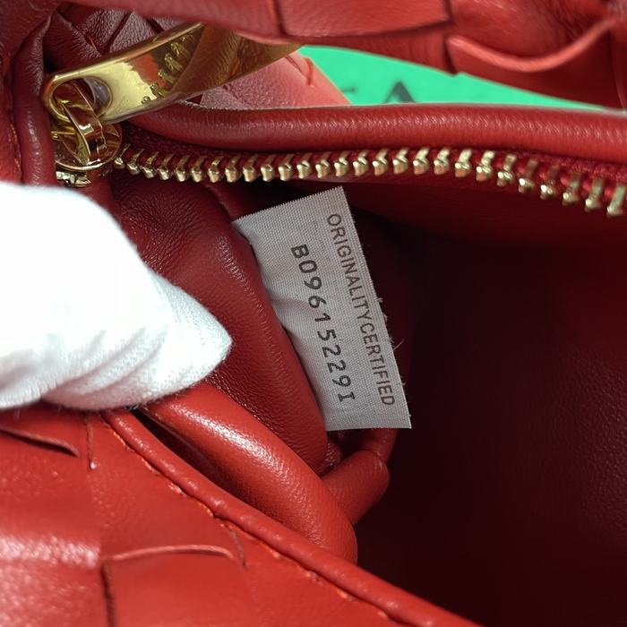 Bottega Veneta Tote bag with unique styling traits Red 01A