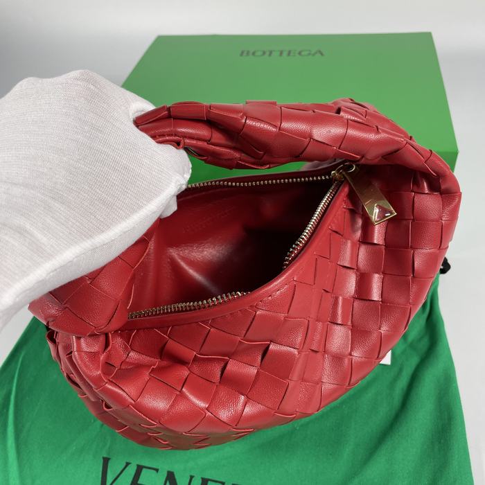 Bottega Veneta Tote bag with unique styling traits Red 01A