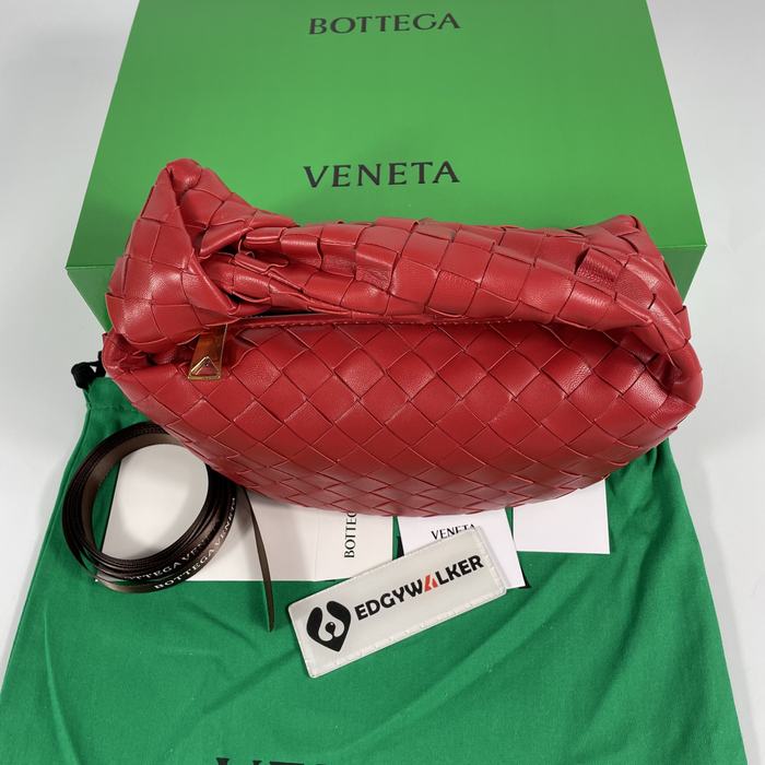 Bottega Veneta Tote bag with unique styling traits Red 01A