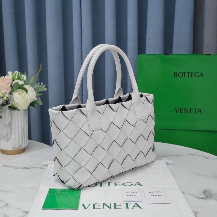 Bottega Veneta Tote bag with woven design White 01A