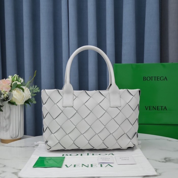 Bottega Veneta Tote bag with woven design White 01A