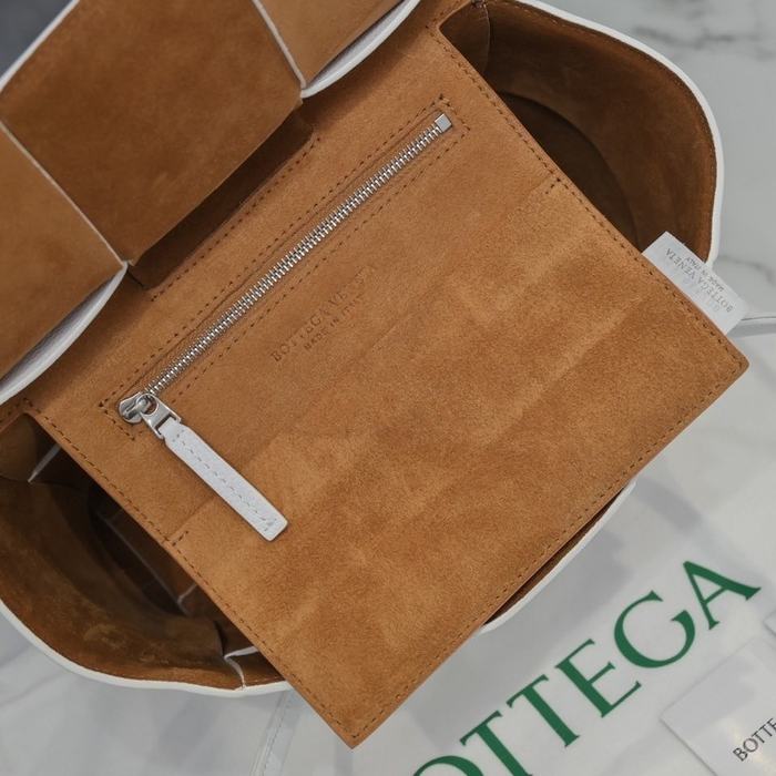 Bottega Veneta Tote style 18 White 01A