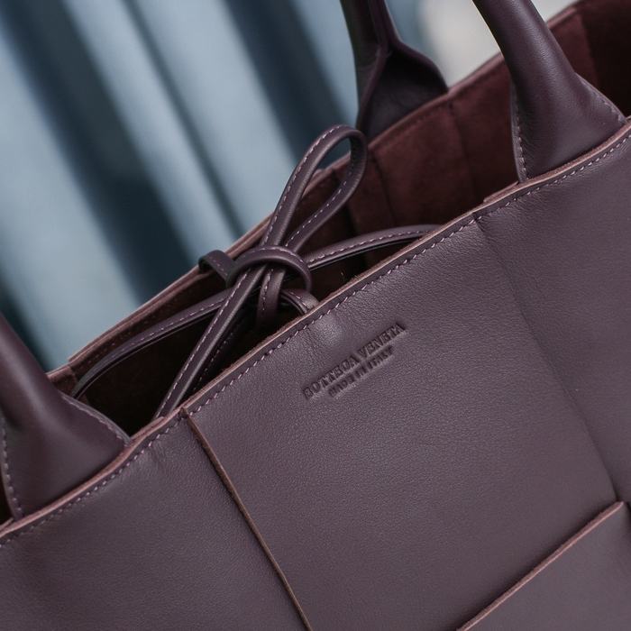 Bottega Veneta Tote style 25 Burgundy 01A